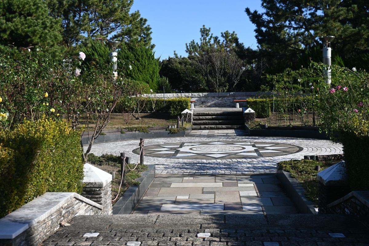 Stone-paved garden path with a patterned medallion and steps